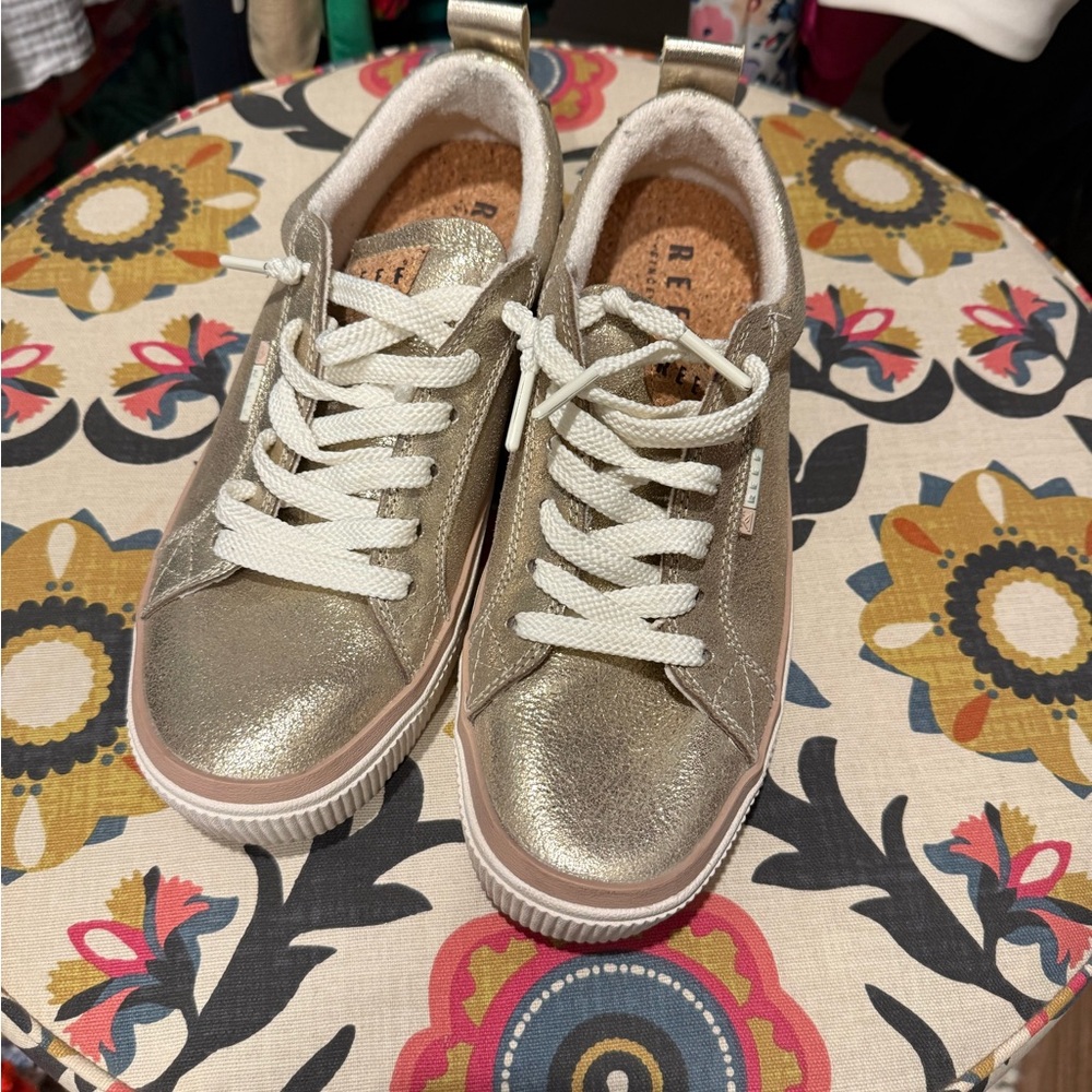 Reef Beige and White Casual Shoes size 9